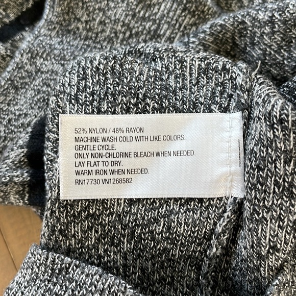 🌷5/$20🌷 Mossimo Striped Sweater L - Picture 6 of 7